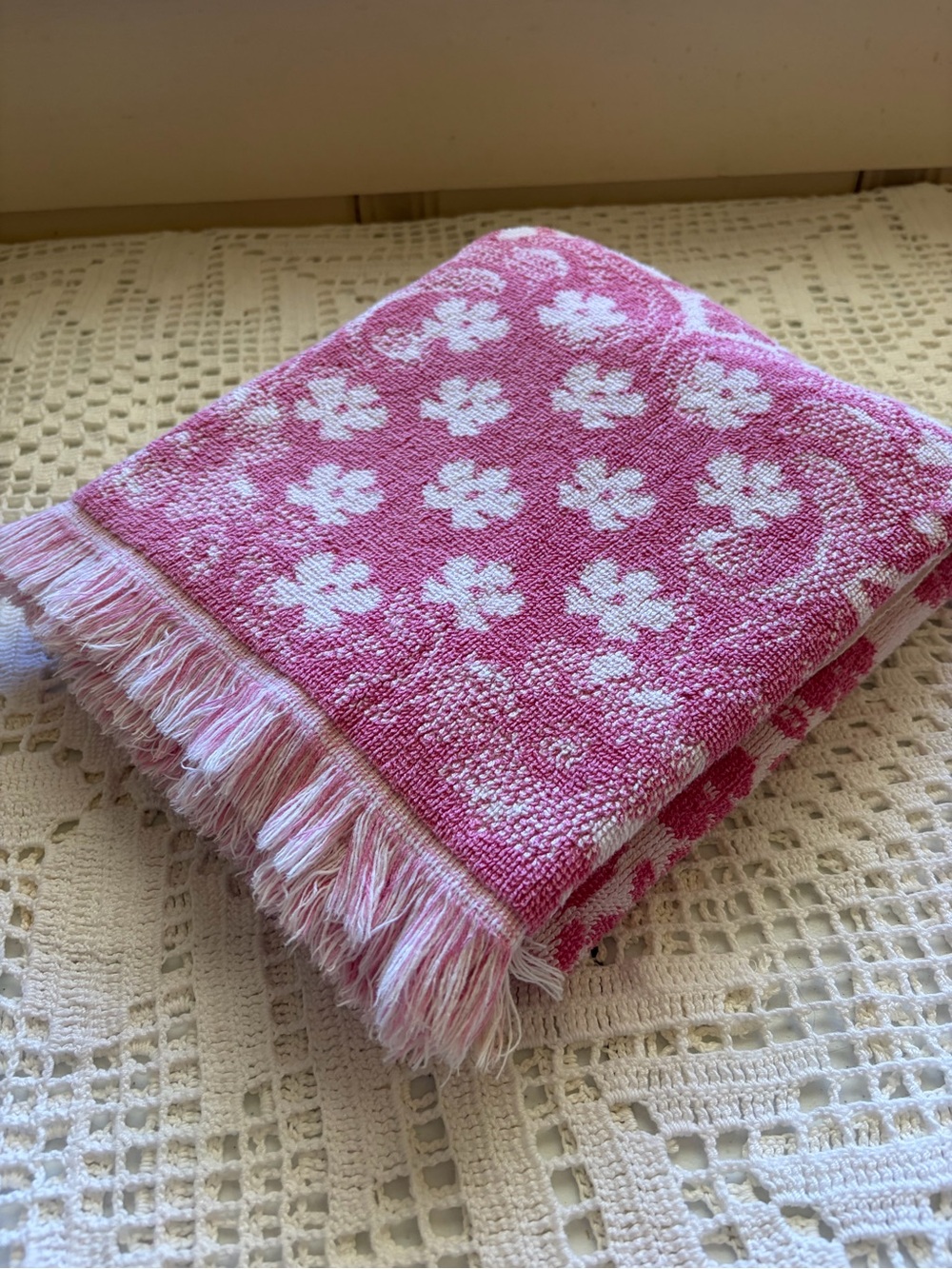 Vintage Fieldcrest Pink and White Jacquard Bath Towel and Washcloth Set - Picture 5 of 9